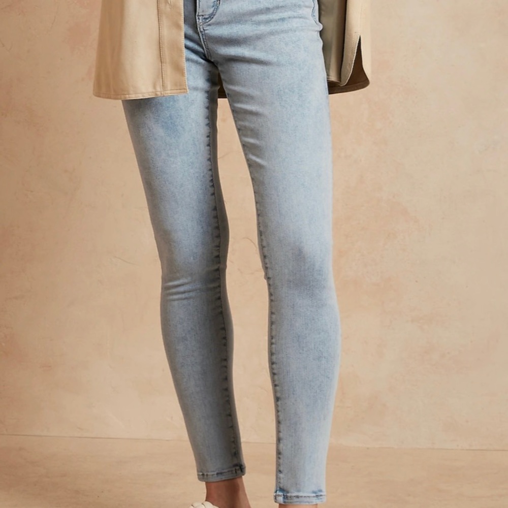 BANANA REPUBLIC MID-RISE SKINNY PETITE ELLE WOOD WASH.